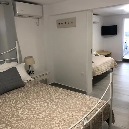 阿弗罗蒂特酒店 菲罗斯特法尼