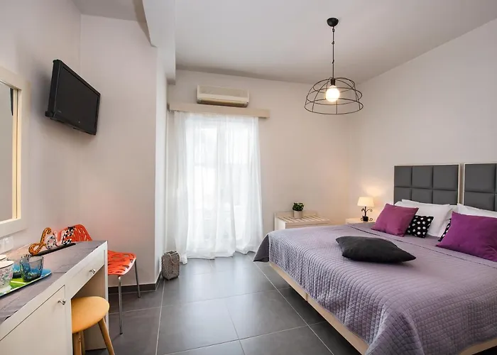 阿弗罗蒂特酒店 *