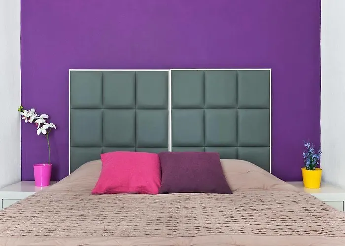 阿弗罗蒂特酒店 *