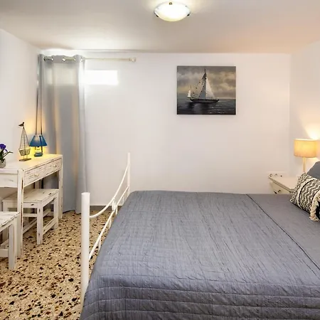 Hotel Afrodete Firostefani