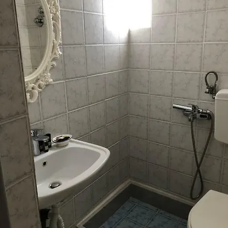 Afrodete Firostefani