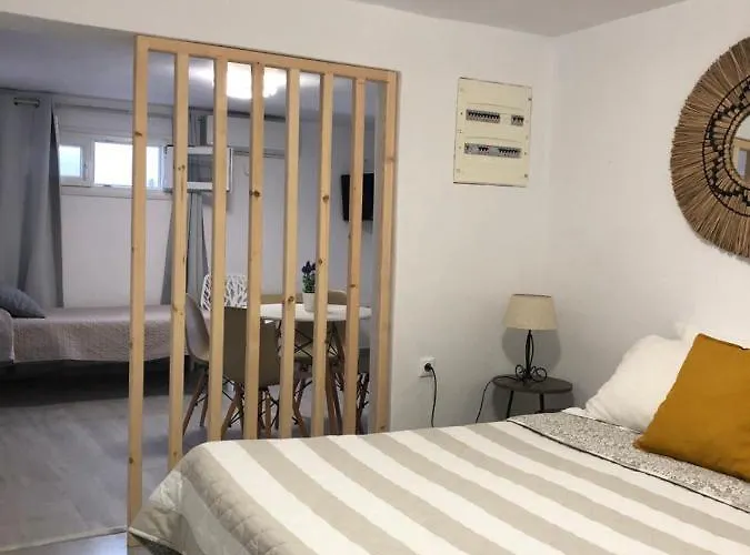 阿弗罗蒂特酒店 菲罗斯特法尼