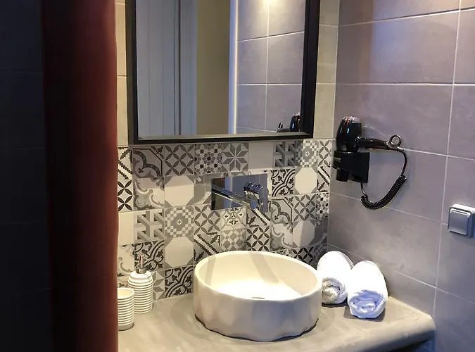 阿弗罗蒂特酒店 *